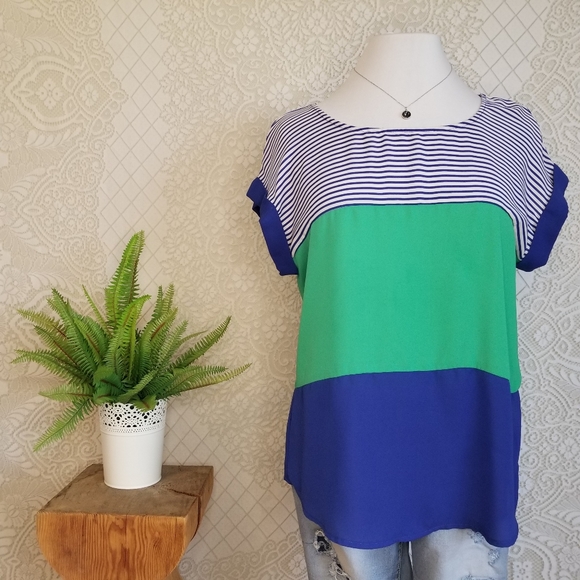 Color Blocked Top - Picture 8 of 9